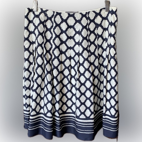 LIZ CLAIBORNE | lined silk navy blue & white skirt with pleats, size 12 - Picture 5 of 5